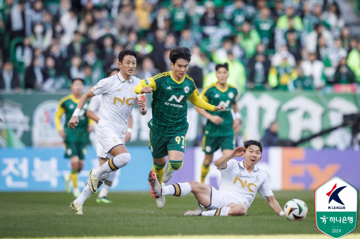 'Phew, I'm alive.' 'Thiago-Moon Seon-min's consecutive goals' Jeonbuk came from behind to win 2-1 over E-Land'Successfully Remain 4-2 in total'
