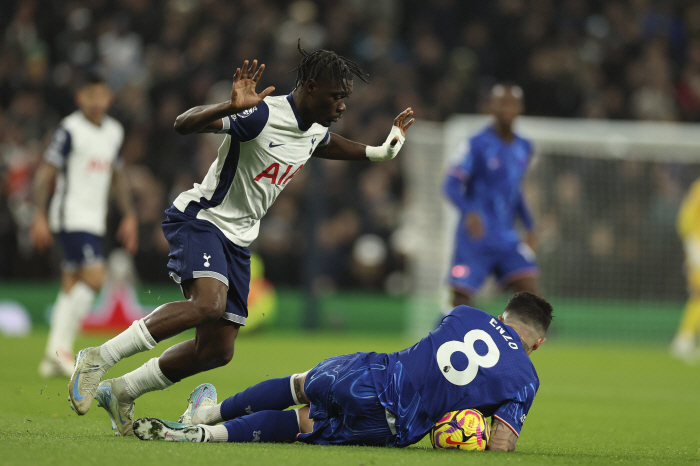  Tottenham, come on! 2-0 → 2-4 → 3-4! Late SON comeback goal, 3-4 come-from-behind loss to Chelsea