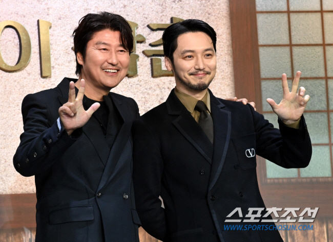  ''Uncle Samsik'...' Byeon Yo Han's graceful loyalty..Hold a special GV on the 12th for '1 Win'
