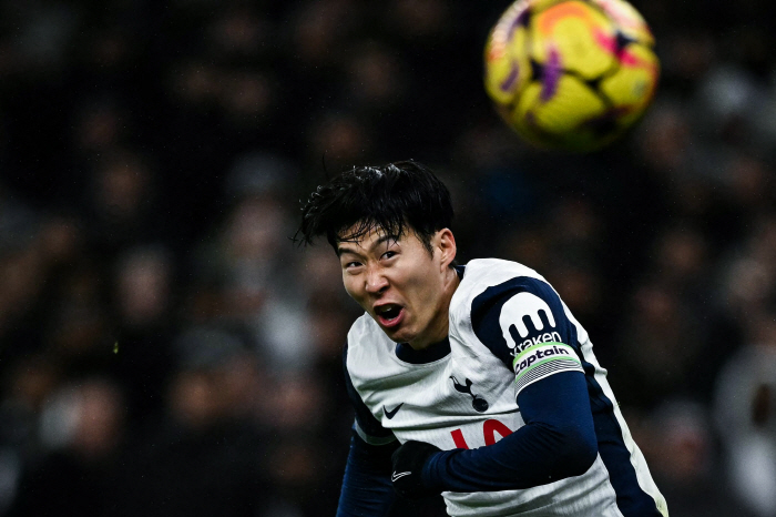 Son Heung-min, who bowed his head despite '5th goal of the season  highest rating within the team'...Tottenham's upset loss to Chelsea from 2-0 to 3-4 shock '11th place to fall'