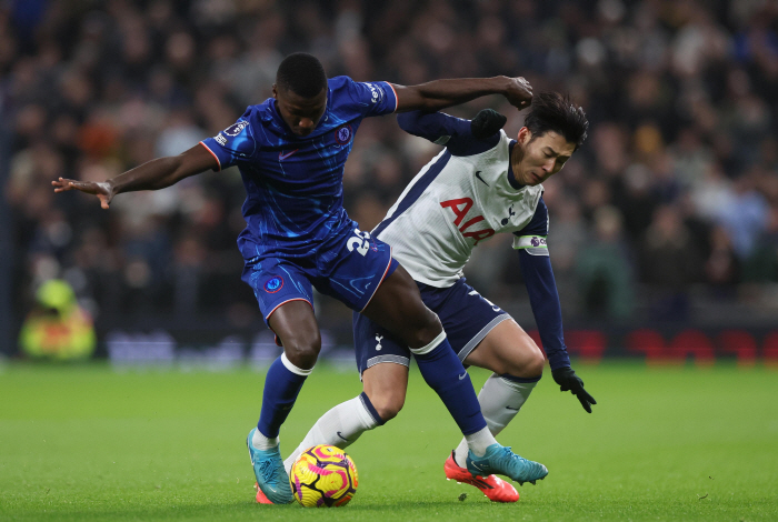 Son Heung-min, who bowed his head despite '5th goal of the season  highest rating within the team'...Tottenham's upset loss to Chelsea from 2-0 to 3-4 shock '11th place to fall'