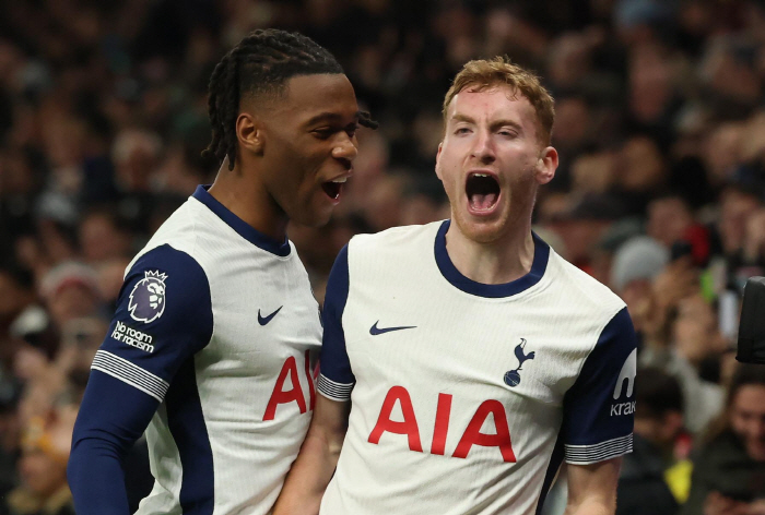 Son Heung-min, who bowed his head despite '5th goal of the season  highest rating within the team'...Tottenham's upset loss to Chelsea from 2-0 to 3-4 shock '11th place to fall'