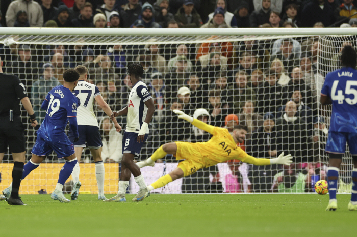 Son Heung-min, who bowed his head despite '5th goal of the season  highest rating within the team'...Tottenham's upset loss to Chelsea from 2-0 to 3-4 shock '11th place to fall'