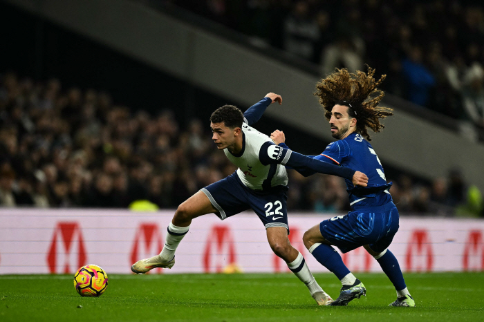 Son Heung-min, who bowed his head despite '5th goal of the season  highest rating within the team'...Tottenham's upset loss to Chelsea from 2-0 to 3-4 shock '11th place to fall'