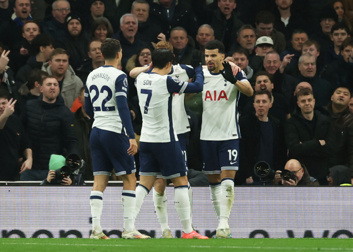 Son Heung-min, who bowed his head despite '5th goal of the season  highest rating within the team'...Tottenham's upset loss to Chelsea from 2-0 to 3-4 shock '11th place to fall'