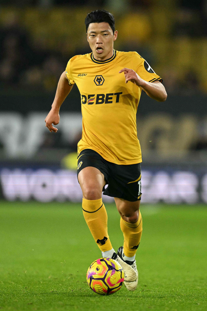 'Hwang Hee-chan booed by home fans'→'0 minutes of action for the first time since returning'The Korean Guy' crisis, '3 consecutive losses'Wolverhampton relegation crisis
