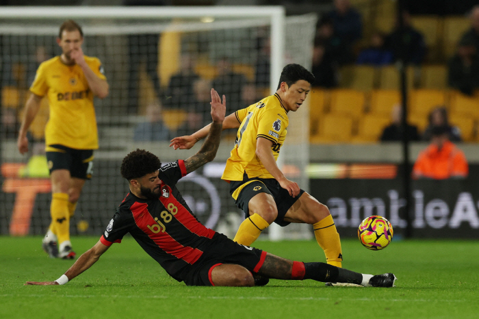 'Hwang Hee-chan booed by home fans'→'0 minutes of action for the first time since returning'The Korean Guy' crisis, '3 consecutive losses'Wolverhampton relegation crisis