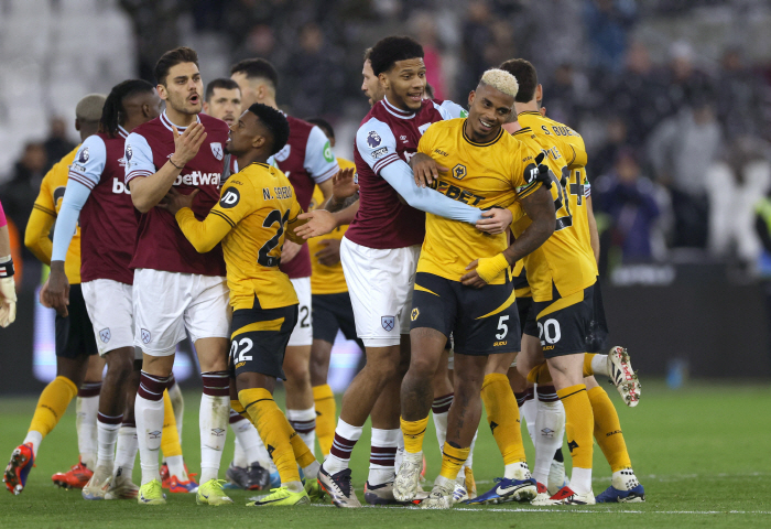 'Hwang Hee-chan booed by home fans'→'0 minutes of action for the first time since returning'The Korean Guy' crisis, '3 consecutive losses'Wolverhampton relegation crisis