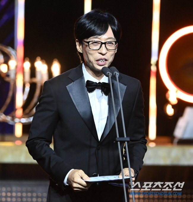 Yoo Jae-seok Returns to '2024 KBS Entertainment Awards' After Four Years