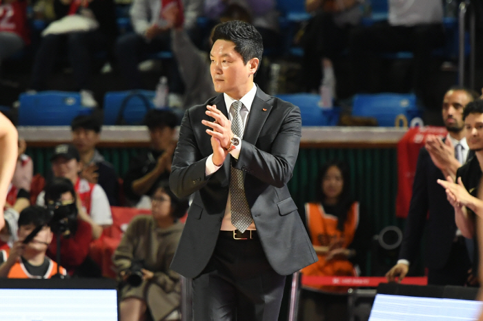  Coach Jeon Hee-chul failed to win 10 games in a row 'I was beaten badly by my old colleagues '