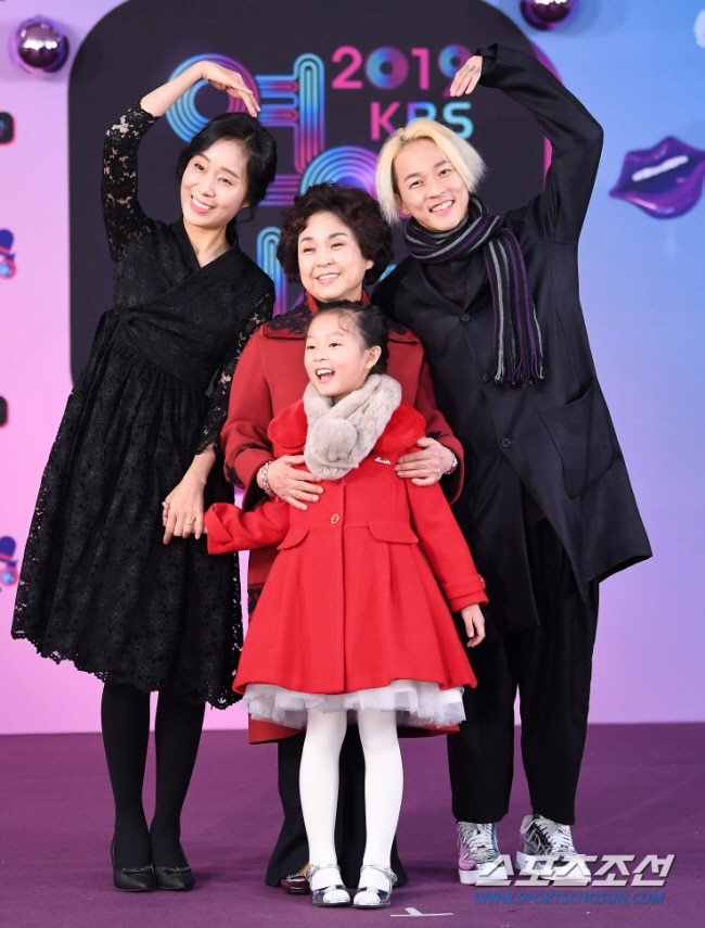 'Divorce an affair with a student in the first year of middle school, an extreme choice for his daughter' Poppin Hyun-jun ♥ Park Ae-ri, and Sunnum are angry at the fake news