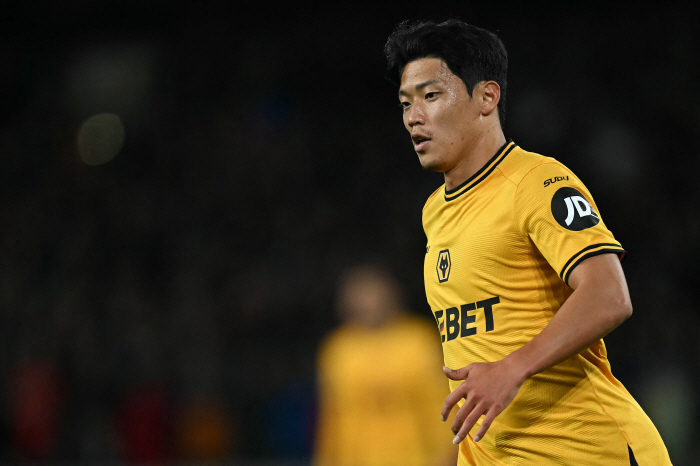 'Hwang Heechan must be regretting it'...'Rejection of the 'master's telephone courtship'...Betrayed Wolverhampton →'Listen to January's offer to recruit.'