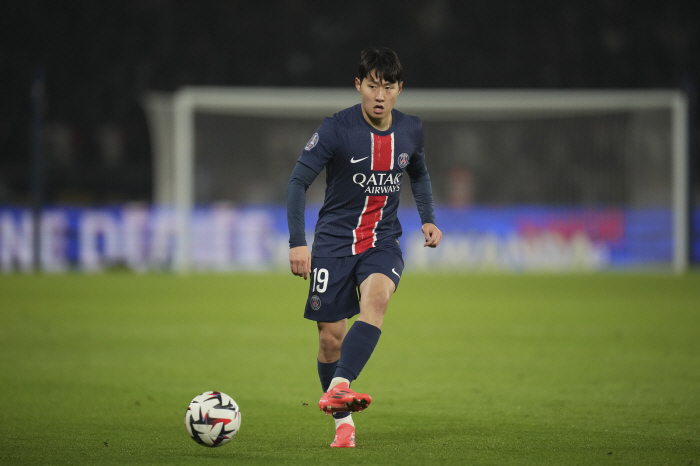 'Shock' Lee Kang-in's lowest rating in the team, French media poured out harsh criticism''Slow down the game, overly cautious'