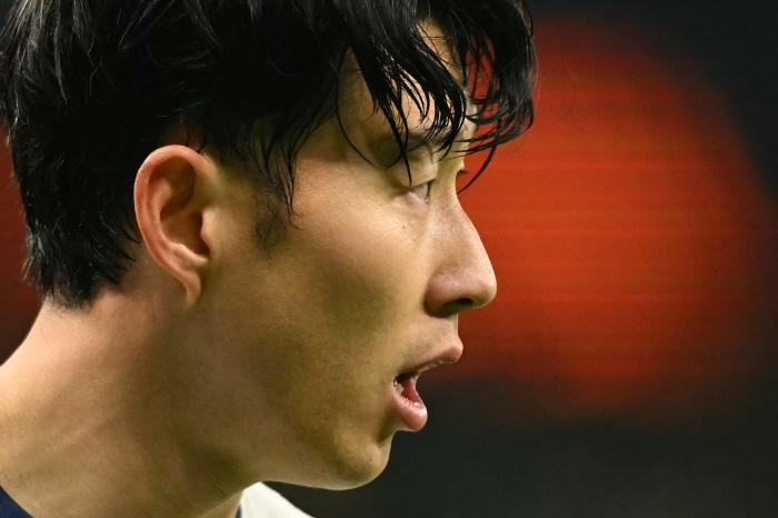 SON, Tottenham, you can't leave even if you die! '11 Years' Lloris-'19 Years' A special contract not even experienced by Kane...Son Heung-min, a 10-year commitment, is close to retiring the legend.