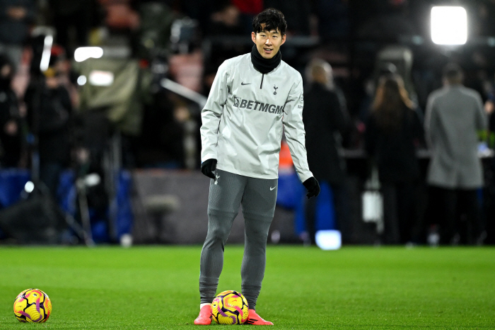 SON, Tottenham, you can't leave even if you die! '11 Years' Lloris-'19 Years' A special contract not even experienced by Kane...Son Heung-min, a 10-year commitment, is close to retiring the legend.