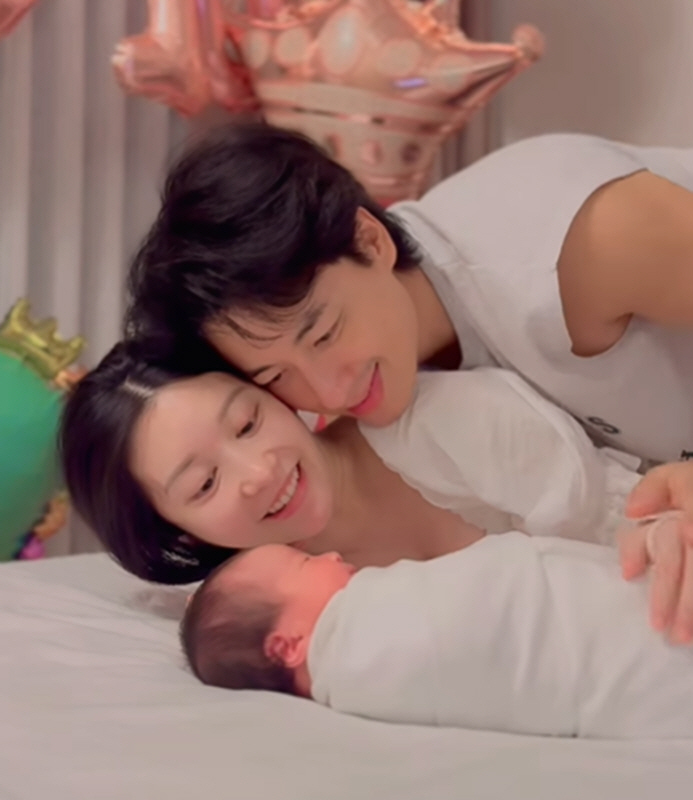 'Lee Jihoon ♥'Yane, the kitchen cupboard...'Is there a thief in the house?' tilting