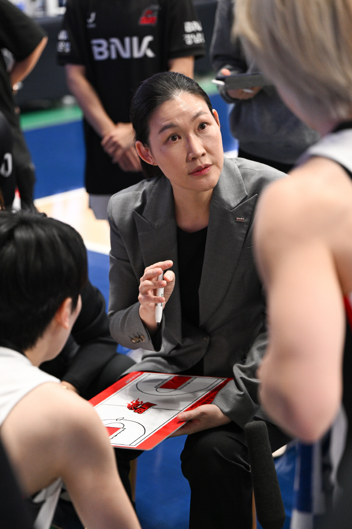  BNK director Park Jung-eun 'Focusing on defense, attack frustrating.' I wasn't feeling well'