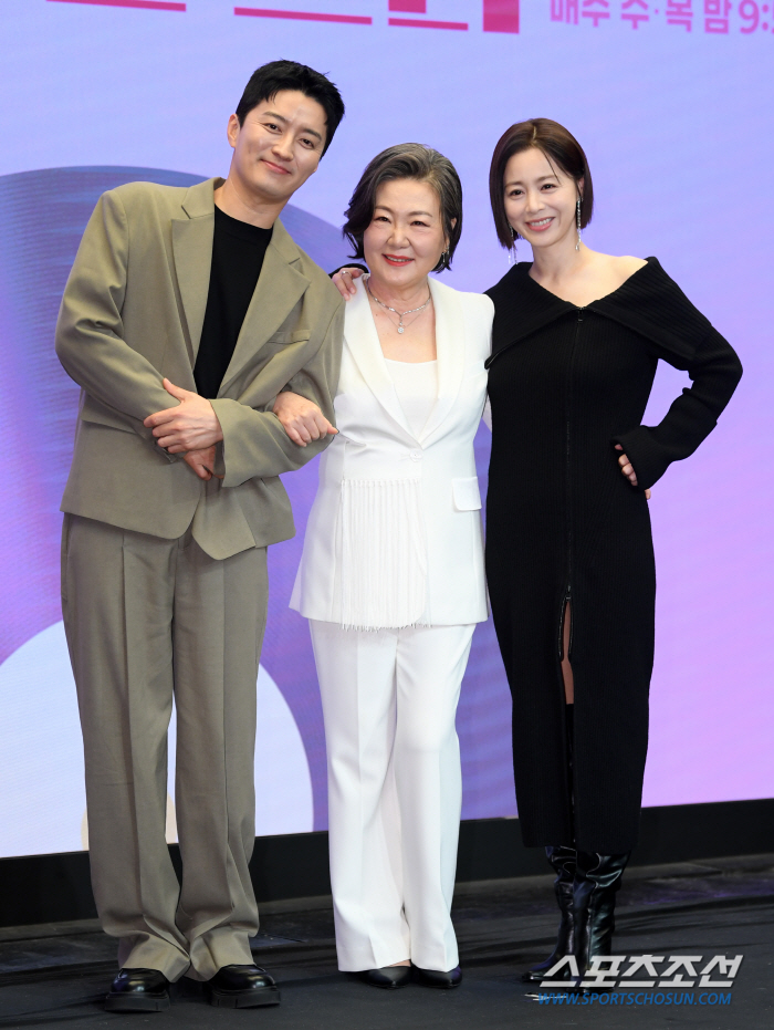  In Kyojin - Kim Hae Sook - Seo Younghee 'Kindly'