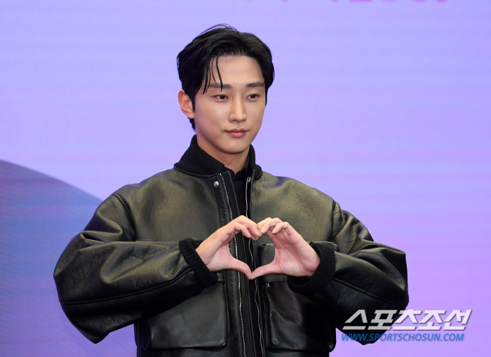  Jinyoung 'Chic Heart '