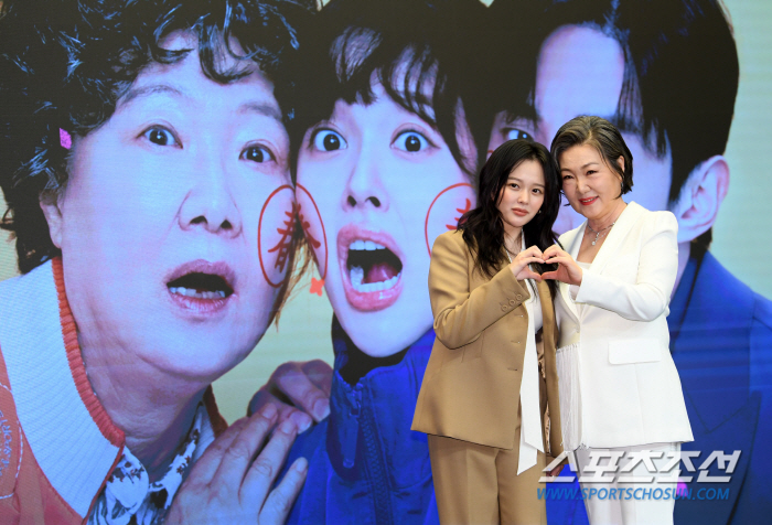  Jung Ji-Soo - Kim Hae-Sook 'Suspicious Girl'