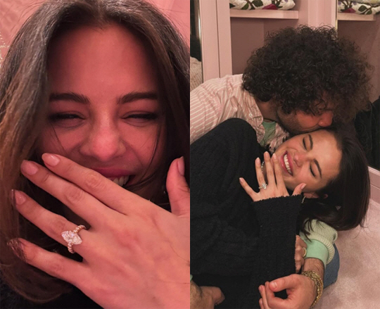 Selena Gomez, ♥ engaged to her boyfriend...Showing off the ring of 'Wang Daia' 