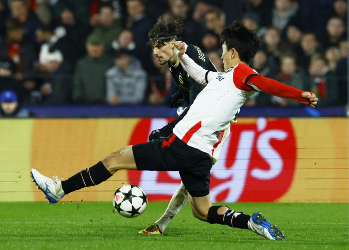 Will Hwang In-beom go to the round of 16 at the Champions League? Feyenoord won 4-2 in 75 minutes, 'Replacement of the second half' Rest