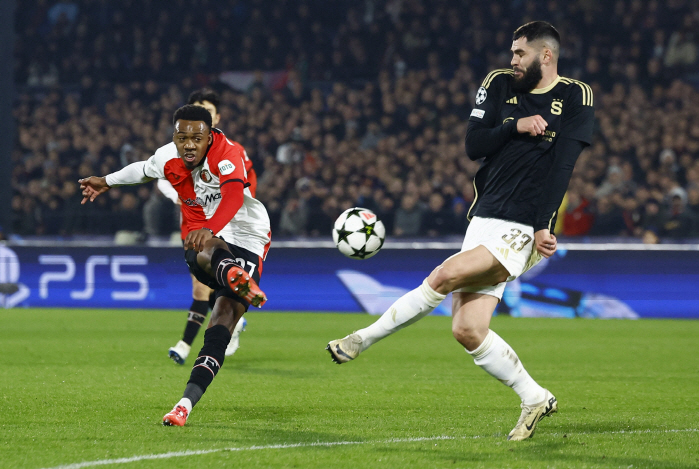 Will Hwang In-beom go to the round of 16 at the Champions League? Feyenoord won 4-2 in 75 minutes, 'Replacement of the second half' Rest