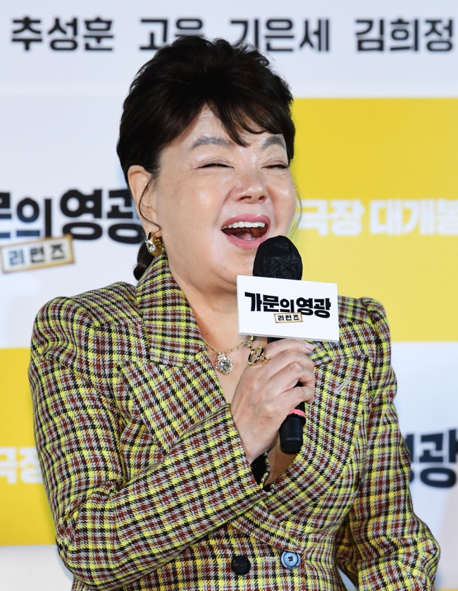  Girl, actress, and mother Kim Soo-mi, a diary containing a century 'I plead' is published