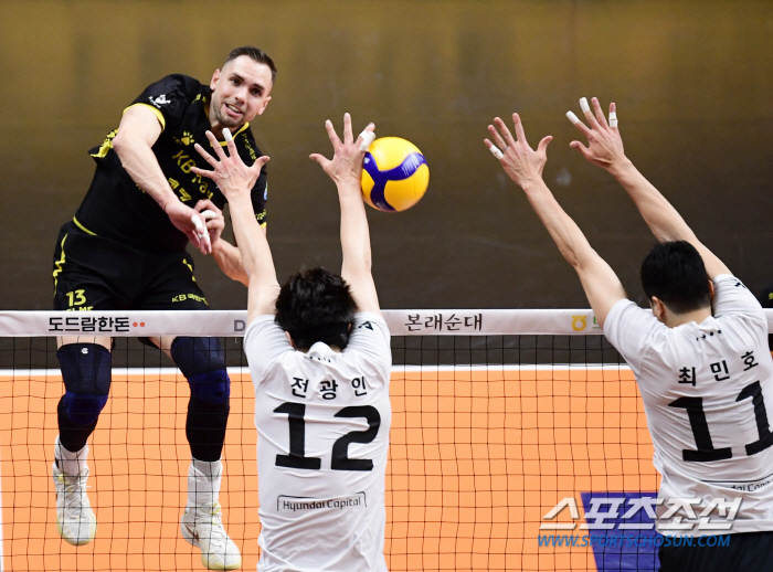 Feel the difference in height Blocking 123 is overwhelming...Hyundai Capital Wins Shutout Over KB Insurance