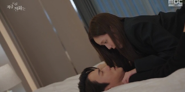  Chae Soo-bin and Yoo Yeon-seok caught lingerie...Eventually, the bed was folded up