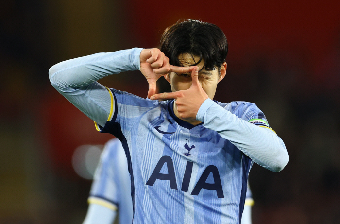 1 goal, 2 assists  Tottenham's best help in history Son Heung-min selected the official MOM against Southampton  swept the highest rating!