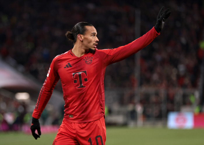 Don't even dream of renewing the contract, soccer is really bad. Munich makes a relentless decision, and releases the FA