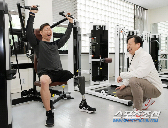 Lee Yong-ho, head of the Department of Physical Education at Seoul National University, won the Seoul Mayor's Award