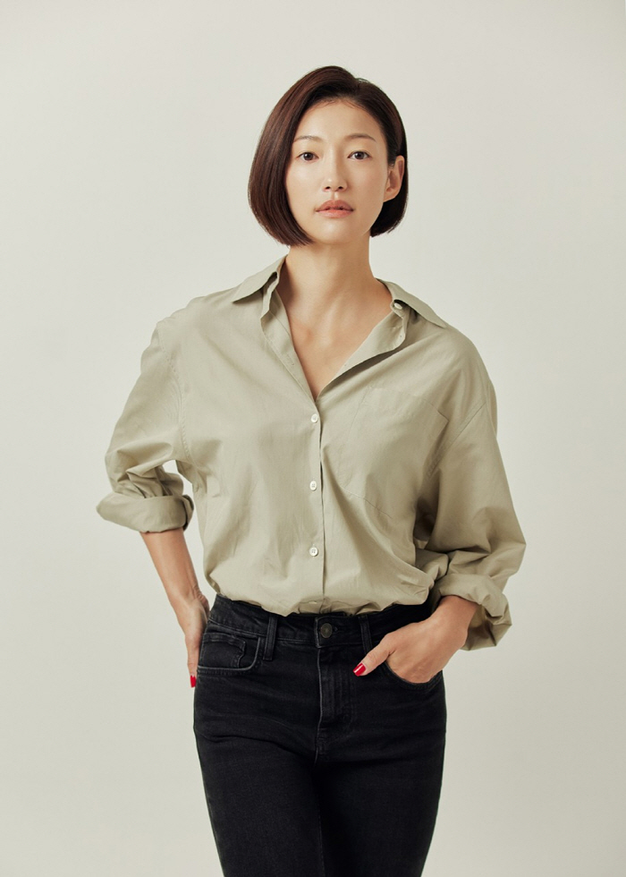 Actor EL Returns to Theater After 7 Years in 'The Secret of Flowers'