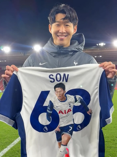 SON Special Uniform Gift → Tottenham's new history! Son Heung-min's 45 minutes is enough, 1 goal, 2 assists, and a perfect rating relay of praise