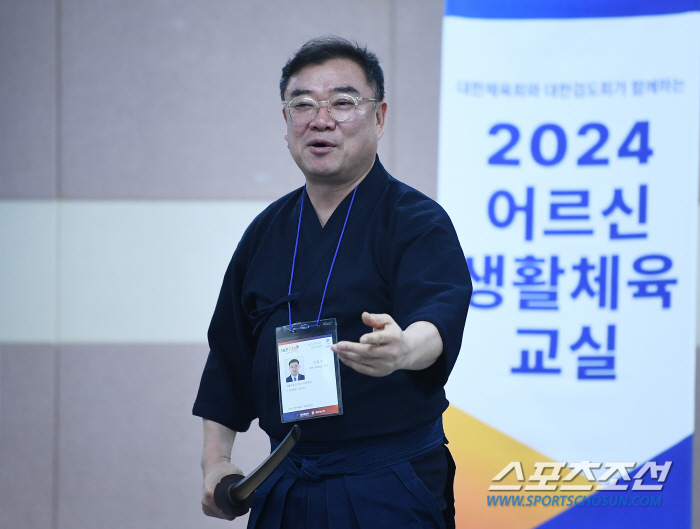 There is no age in kendo. Bucheon Active Senior who is serious about preventing dementia X psychiatric training and kendo