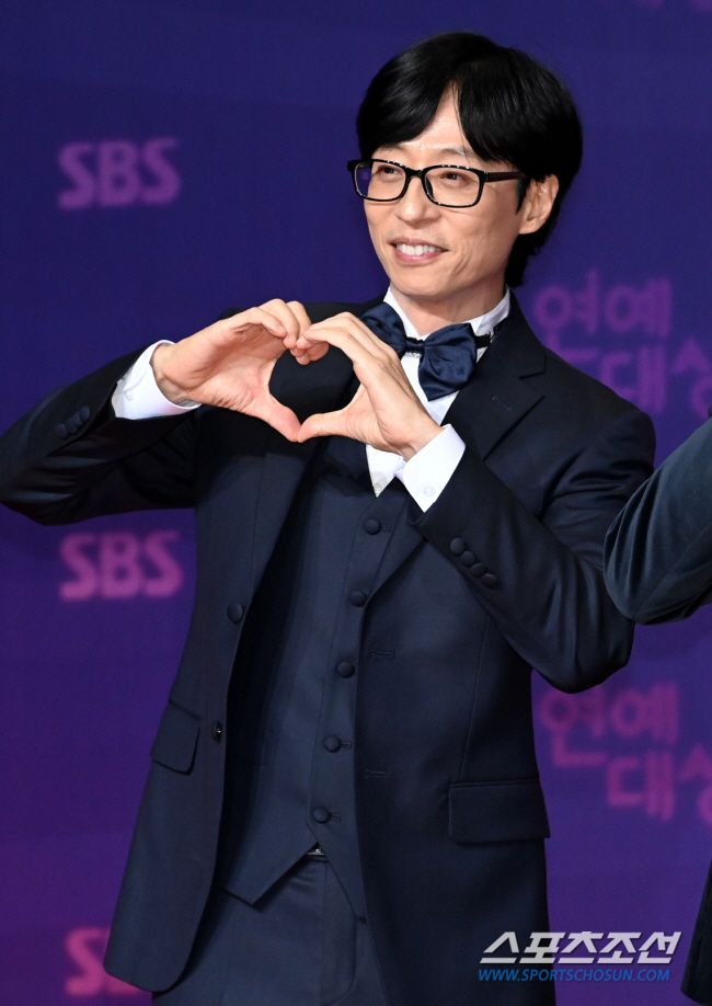 Yoo Jae-seok Donates 55,000 Briquettes, Marking 12 Years of Giving