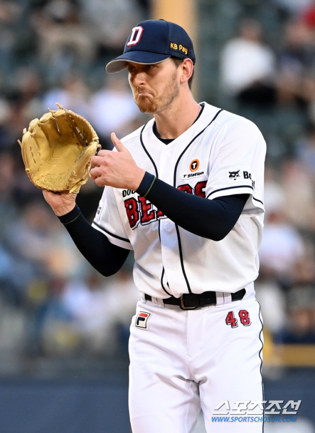 Doosan's 23-win left-hander will also go to the Mets...Are you writing another KBO reverse export myth