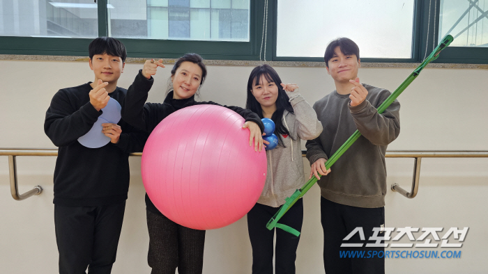 Park Chae-hee, a professor at Hankook University of Education, said, 'Activating sports for the elderly in a super-aged society and preparing for my future