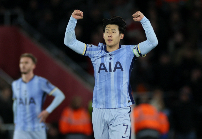 1 goal and 2 assists in the first half alone! Shearer Pick Tottenham's best helper Son Heung-min selects the official best 11 in the 16th round of the EPL