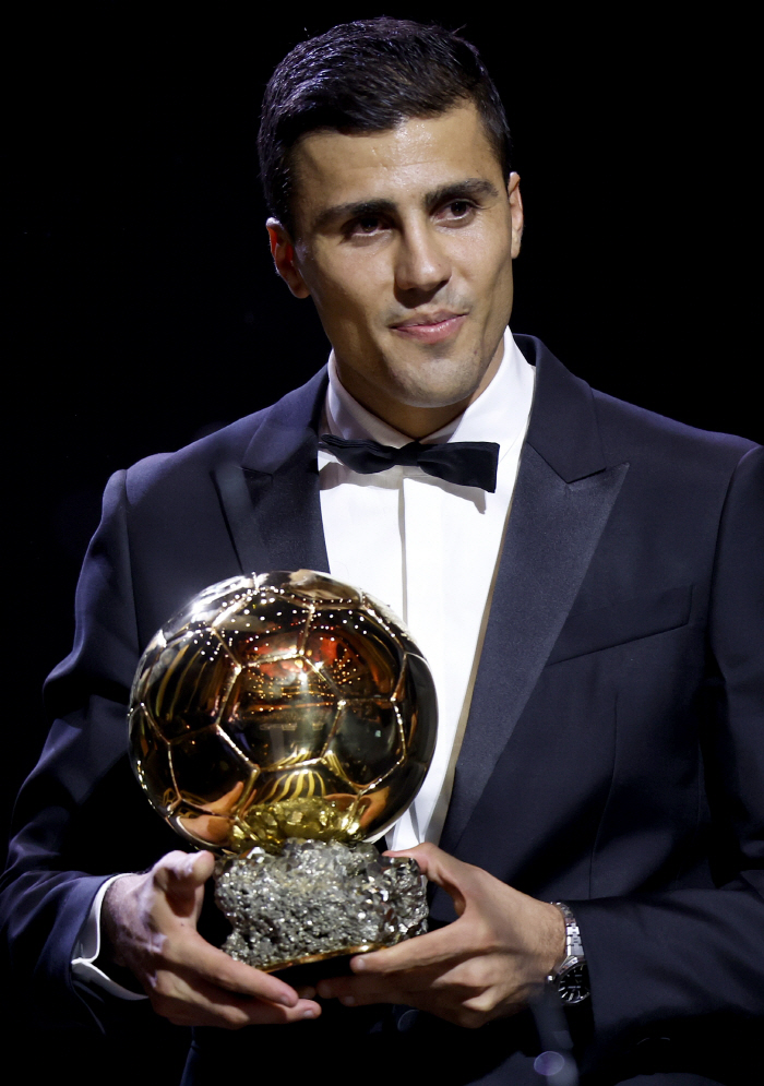 Ballon d'Or failed Vinicius, finally laughed! Beat Rodri to select FIFA's Men's Player of the Year 