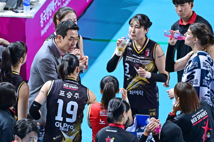 Foreign coach's sudden protest → absurd enemy...I didn't mean to mock you. Apologize for inappropriate behavior