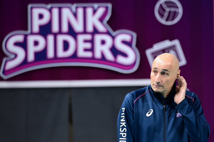 Foreign coach's sudden protest → absurd enemy...I didn't mean to mock you. Apologize for inappropriate behavior