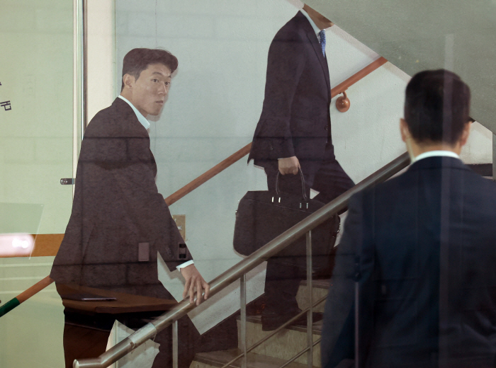 Hwang Ui-jo's illegal filming of a four-year prison sentence postponed in February next year...Prosecutors change indictment → point out 200 million deposit