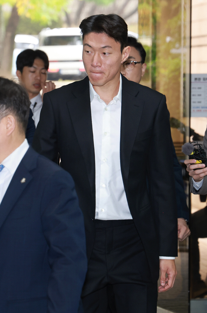 Hwang Ui-jo's illegal filming of a four-year prison sentence postponed in February next year...Prosecutors change indictment → point out 200 million deposit