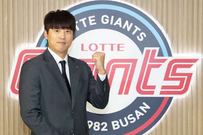 Is this year's slump because of ABS? Will the changed S Zone be a welcome gift to Lotte, a folk ball master? 