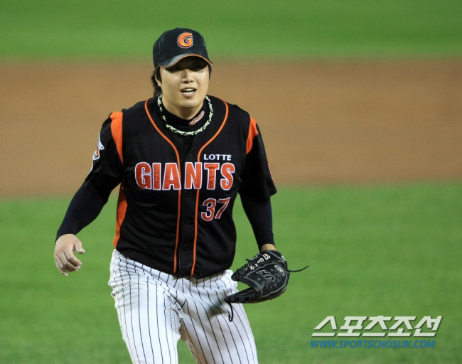 Is this year's slump because of ABS? Will the changed S Zone be a welcome gift to Lotte, a folk ball master? 