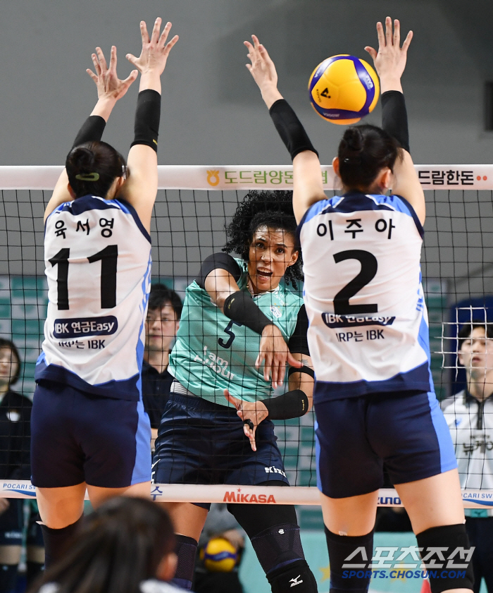 Kim Mi-yeon's trade Silva's 47-point all-out shock of 11 consecutive losses...Director Lee Young-taek, we definitely don't have enough