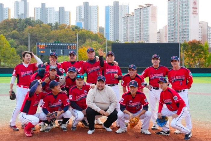 A man who knocked on the acquisition of the dream professional team that started 19 years ago when he was newly married...Actor → Real baseball player Kim Seung-woo's promise 