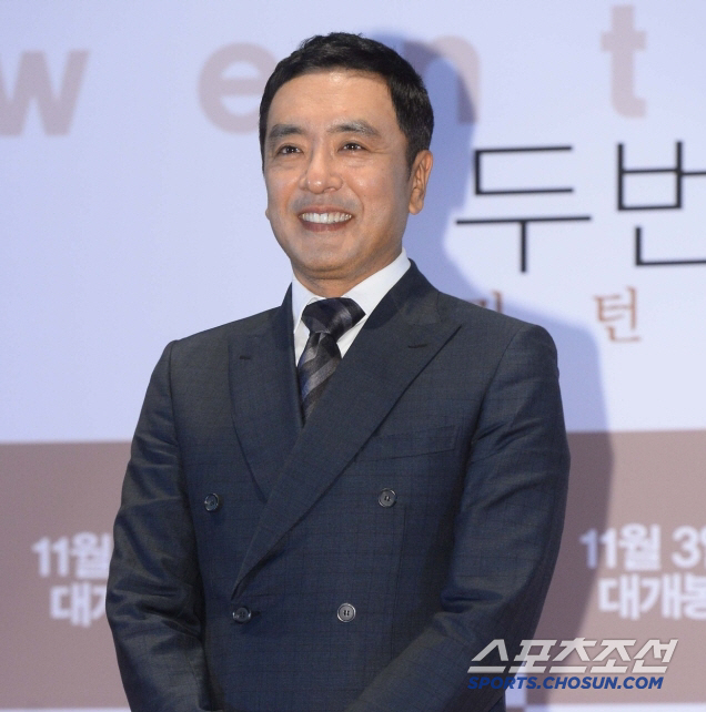 A man who knocked on the acquisition of the dream professional team that started 19 years ago when he was newly married...Actor → Real baseball player Kim Seung-woo's promise 